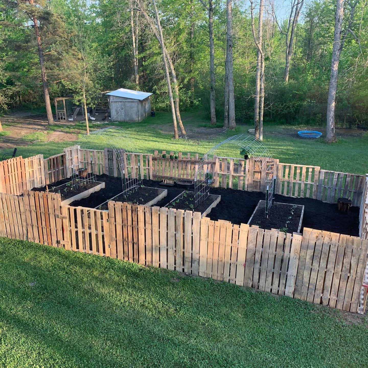 Pallet ranch fence for gardening