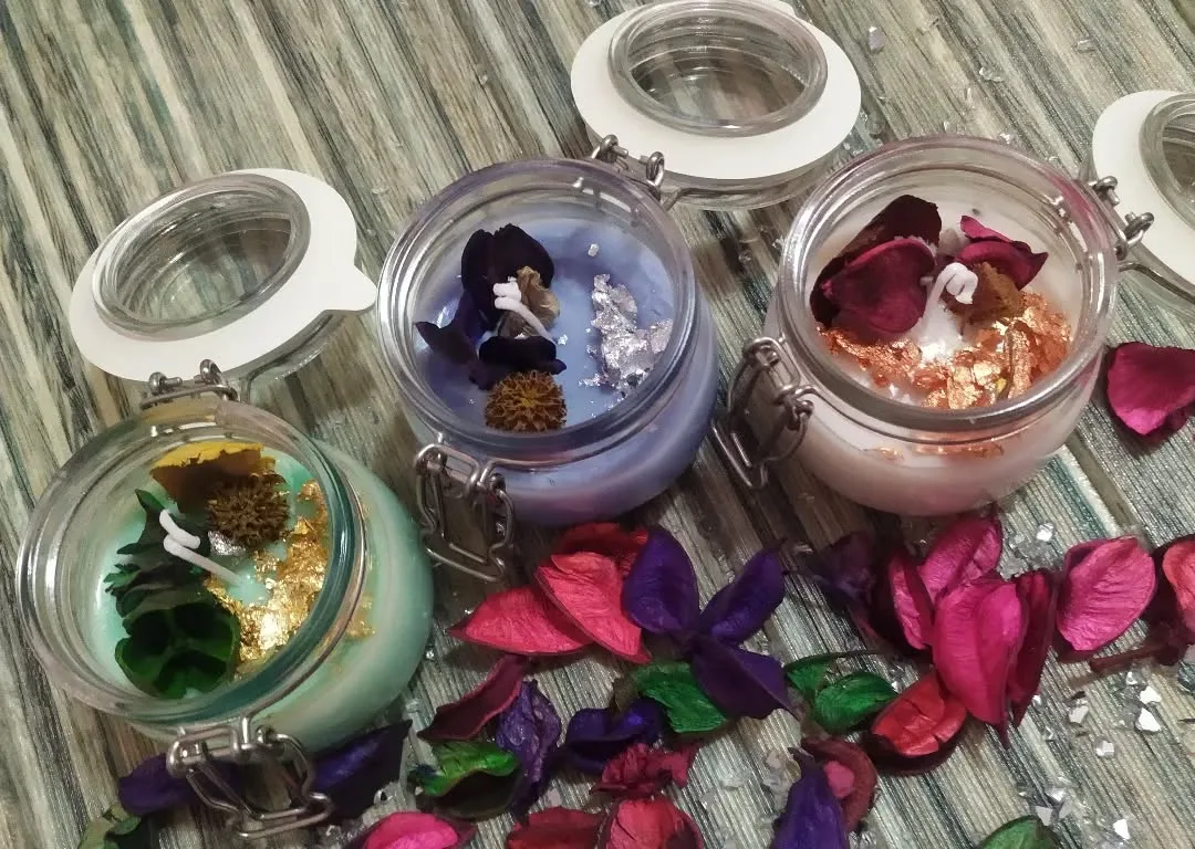 diy candles with floral theme