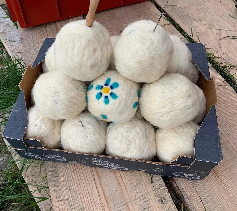 woolen balls for crafts