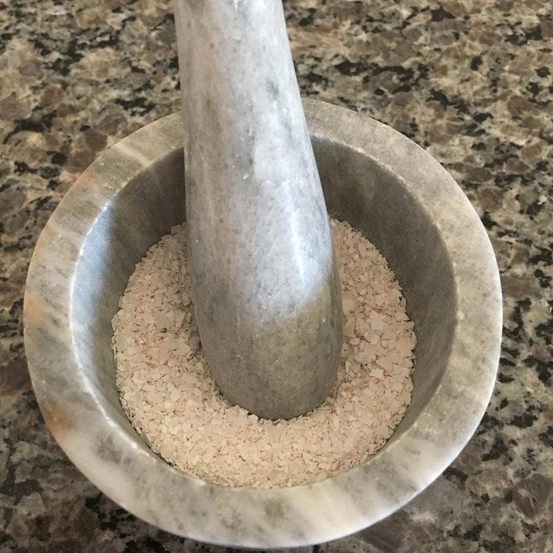 crushing chicken eggshells in mortar